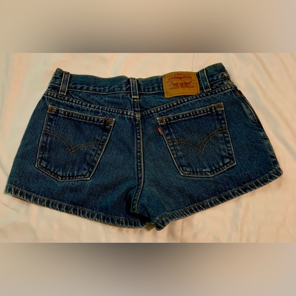 Vintage Levi’s Blue Jean 2” Inseam Hot Short Button Fly size 5 Juniors Womens - Picture 2 of 9
